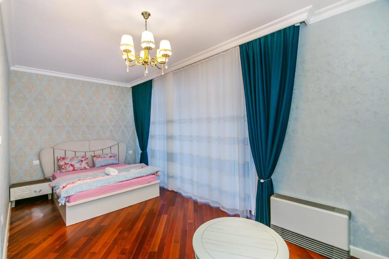 Lux Family Apartment In City Center Baku Exterior foto